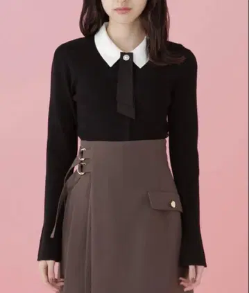JILL BY JILLSTUART 카라 부착 리본 타이 니트탑