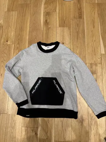 XLARGE 프론트 포켓 부착 맨투맨