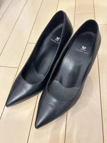 [ 거의 새상품 가격 인하 중 ] Wacoal 서세스워크 스틸레토