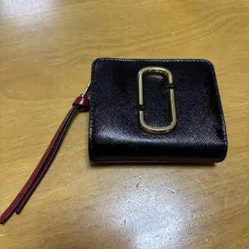 마크제이콥스 접이식 지갑 블랙 빨간색 스트랩 포함