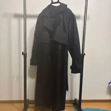 블랙 더블 브레스트 트렌치코트