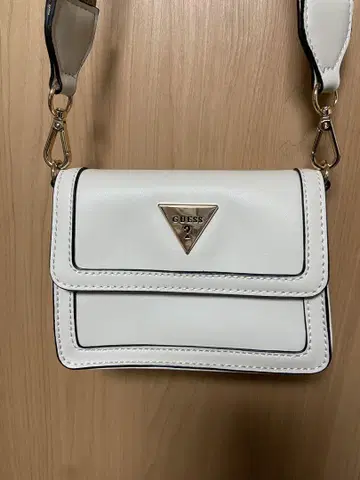 Guess 숄더백