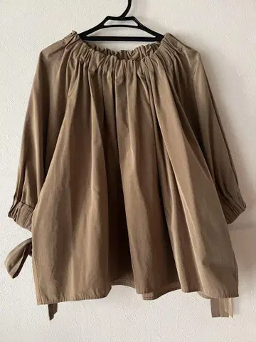 유나이티드 애로우즈 오프숄더 블라우스 36