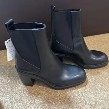 ZARA 블랙 사이드 고어 숏부츠