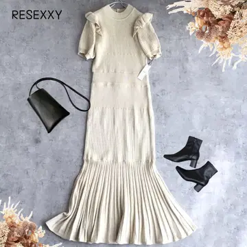 [ F ] 미사용 새상품 RESEXXY 어깨 프릴 반팔 니트 롱 원피스