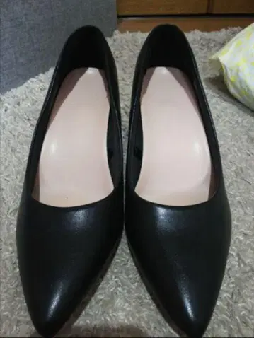 블랙 스틸레토 하이힐