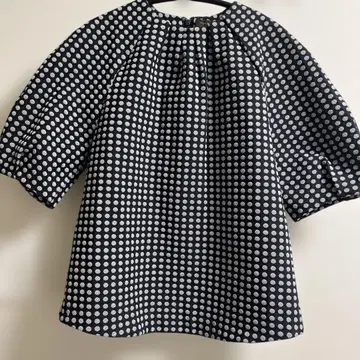 도트 무늬 벌룬 슬리브 블라우스 36