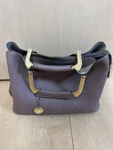 더스티 핑크색 핸드백