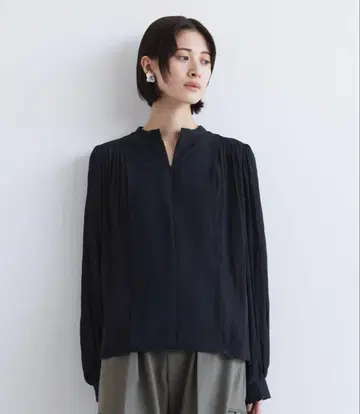 유나이티드 도쿄 에이미 개더 블라우스