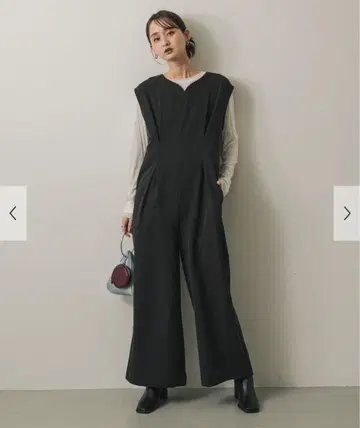 블랙 슬리브리스 올인원