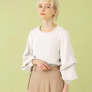 새상품급! 유나이티드 도쿄 3way 멀티 슬리브 블라우스 볼륨 소매