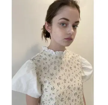 French flower back ribbon frill blouse