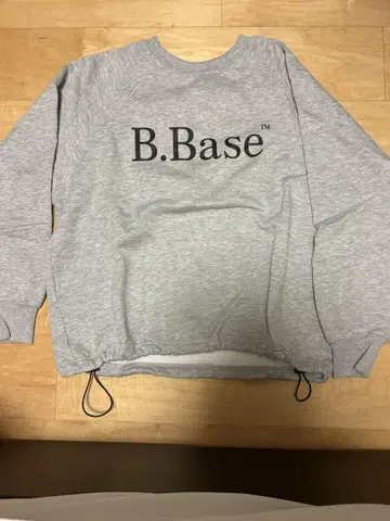 B.Base 그레이 맨투맨 트레이닝복