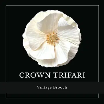 CROWN TRIFARI 목련 화이트 에나멜 플라워 브로치