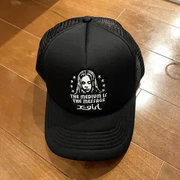 X-girl STAR AND FACE TRUCKER CAP