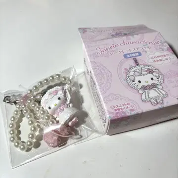 산리오 화이트 프릴 참 키티