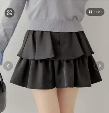 Chico 새틴라이크 프릴 티어드 미니 스커트