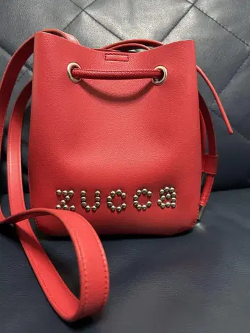 빨간색 드로우 스트링 숄더백 주카 zucca 스터드
