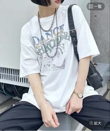 오버 사이즈 화이트 T셔츠 그래픽