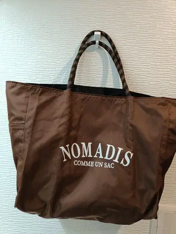 NOMADIS 브라운 토트백 미사용품