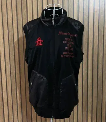 먼싱웨어 Urbild 4D 베스트 M 사이즈 블랙