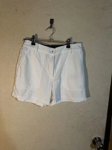 CALAWAY 화이트 숏팬츠