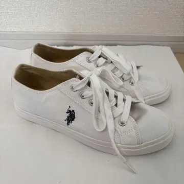 US POLO ASSN. 화이트 스니커즈 23.5cm