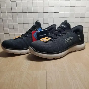 [ 새상품 배송비 포함 ] SKECHERS SUMMITS-KEYPACE
