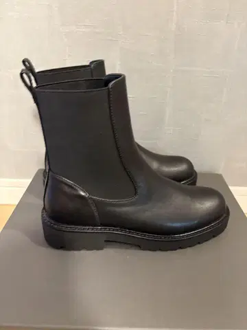 미사용 새상품! 오데뜨 앤 오딜 첼시 숏부츠 23.0cm