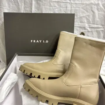 FRAY.ID 트랙 밑창 부츠 24.5