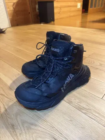 HOKA ONE ONE 등산화 블랙 하이컷