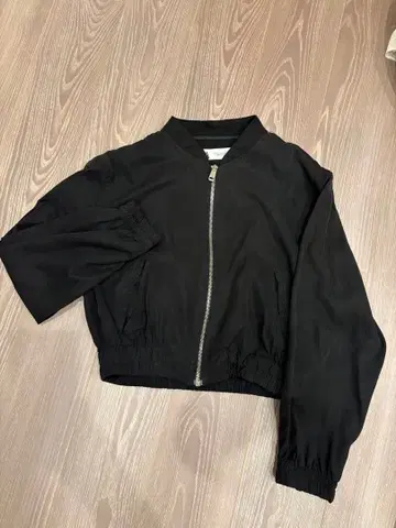 블랙 크롭 자켓 벌룬 슬리브