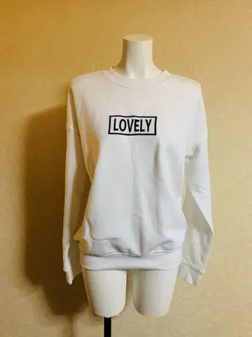 Rady LOVELY 자수 화이트 맨투맨 Rady Sweatshirt