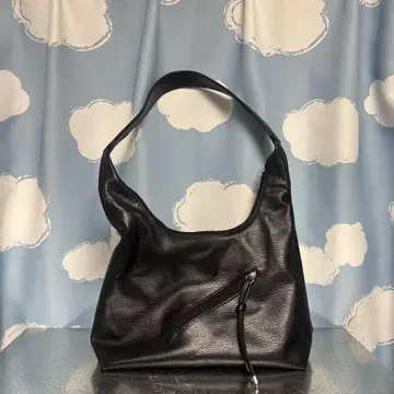 블랙 가죽풍 숄더백 가격 인하