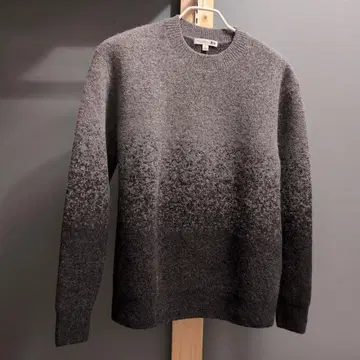 유니클로 JW ANDERSON 수플레얀 그라데이션 크루넥 스웨터
