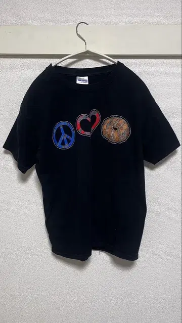 GILDAN 블랙 T셔츠 평화 마크 하트 크롭