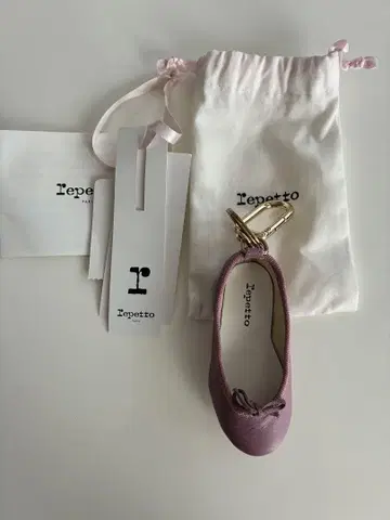 새상품 Repetto 키링 가죽 옅은 핑크 레페토