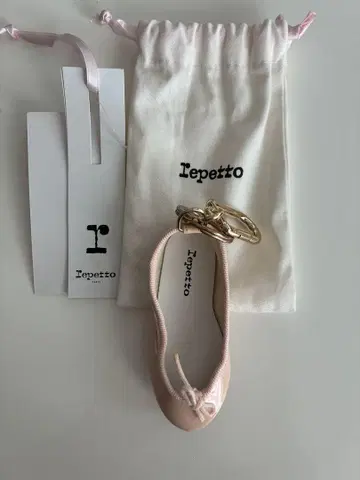 새상품 Repetto 키링 레페토 연핑크 페이턴트