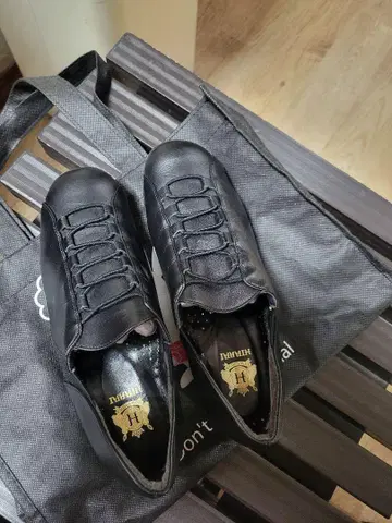 히라쿠 블랙 가죽 스니커즈 240 EEE