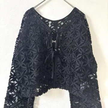 센스 오브 플레이스 어반 리서치 플라워 레이스 블라우스 가디건 블랙