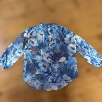 프론트 야드 아몬드아이 수채화 플라워 프린트 쉬폰 블라우스