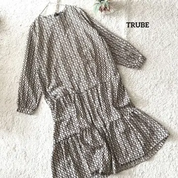 TRUBE 긴팔 티어드 원피스 기하학 패턴 베이지