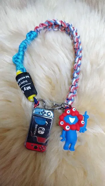 미야쿠미야쿠 닌텐도 스위치풍 스트랩 빨강 파랑 하양