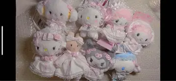 산리오 화이트 프릴 디자인 시리즈 마스코트 홀더 8개 세트입니다.