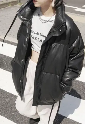 c.u.l 오버 사이즈 하이넥 볼륨 몬스터 다운 자켓
