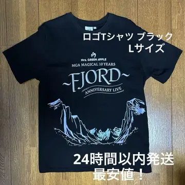 Mrs. GREEN APPLE FJORD 피요르드 로고 T셔츠 블랙