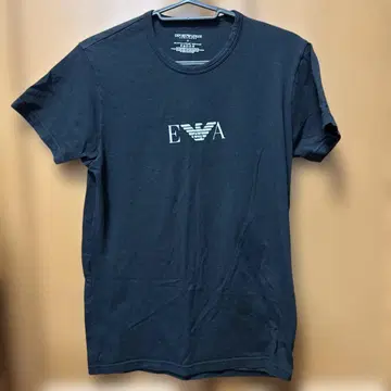 EMPORIO ARMANI 블랙 T셔츠 S사이즈