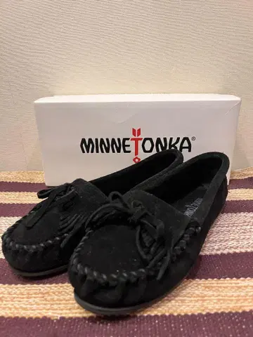 MINNETONKA 블랙 모카신