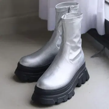 VIVIAN 통굽 트랙 밑창 스트레치 숏부츠 비비안 23.5