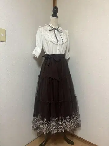 axes femme 밑단 자수 튤 캉캉 스커트